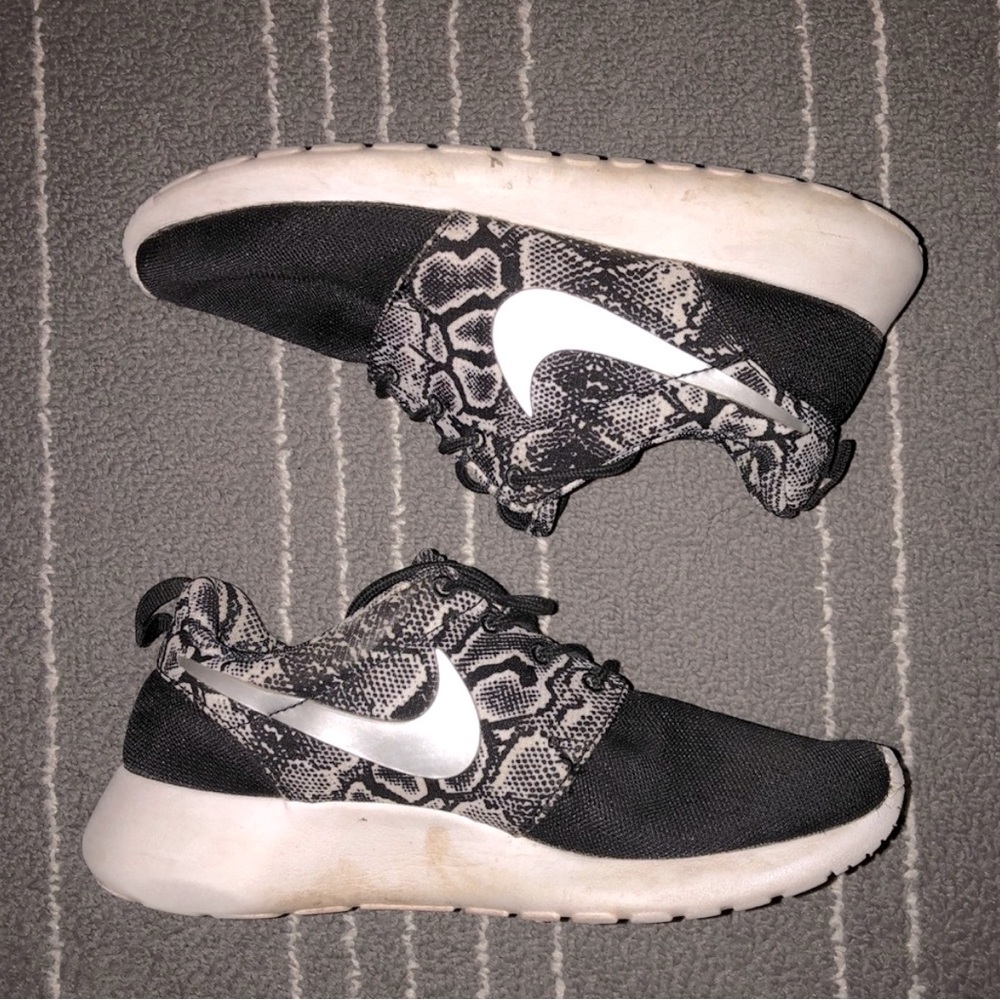 SOLD: Nike Roche black Snakeskin print size 6
